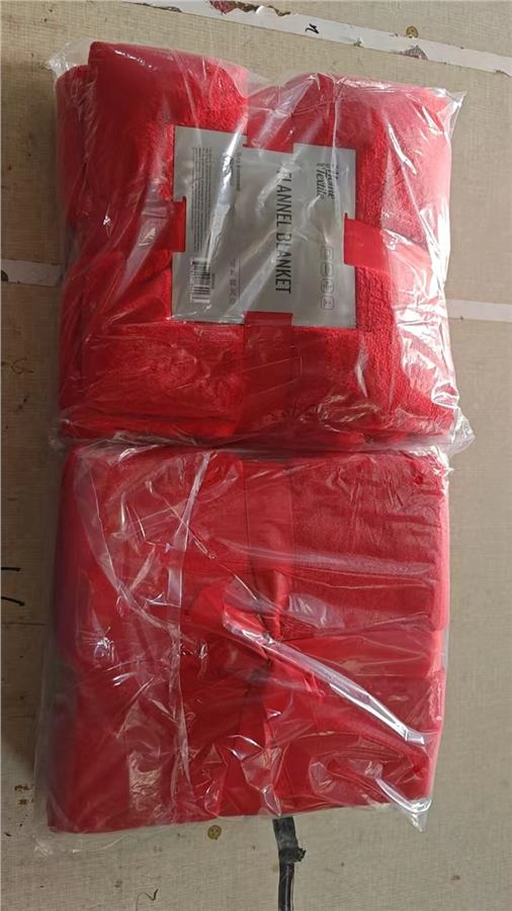 Плед Ardesto Flannel 160х200см, 100% поліестер, червоний ART0226SB Плед Ardesto Flannel 160х200см, 100% поліестер, червоний ART0226SB